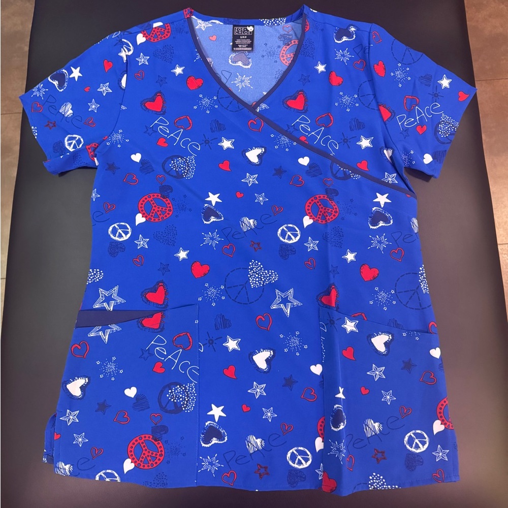 NWOT Zoe & Chloe USA Red White & Blue Peace and Love Scrub Top